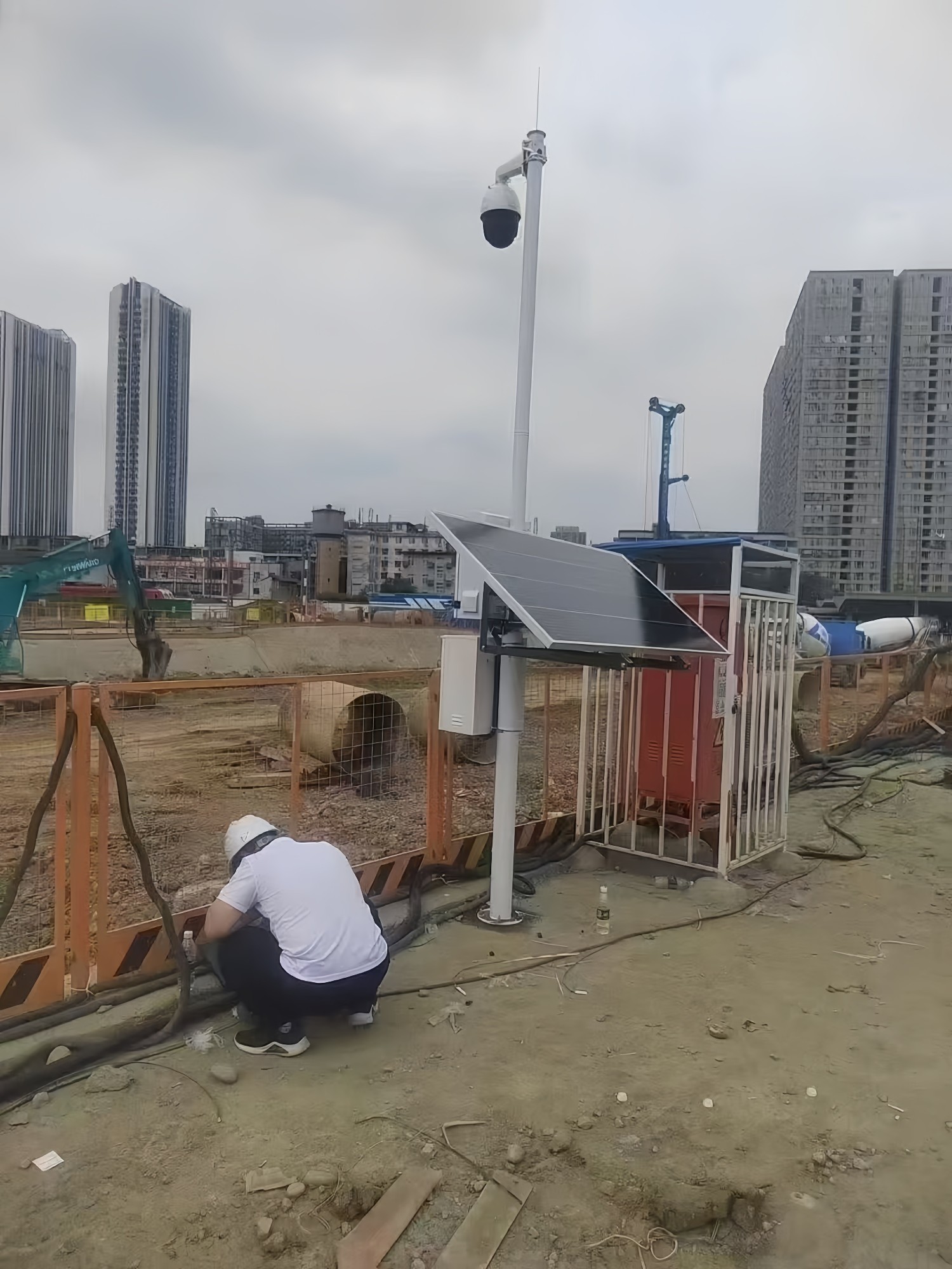 Off-Grid Solar-Powered PTZ Surveillance Camera System with Integrated Siren