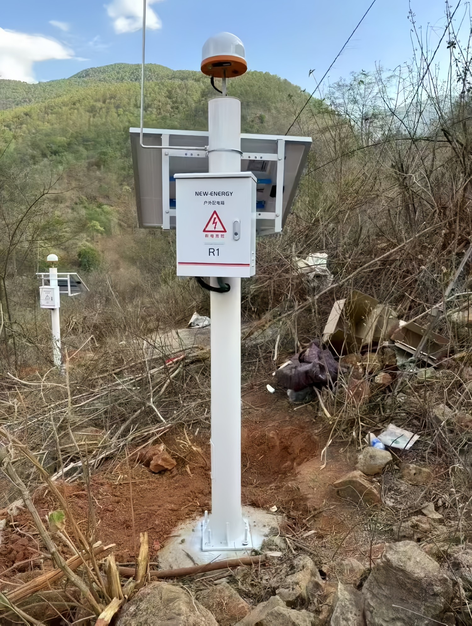 Off-Grid Solar-Powered PTZ Surveillance Camera System with Integrated Siren