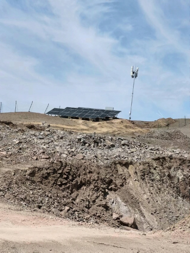 Solar-Powered Signal Amplifier Power Supply System for Reliable Off-Grid Communication in Xinjiang