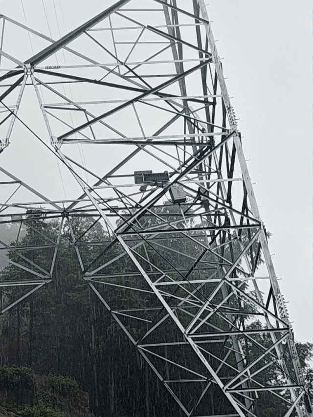 Solar-Powered CCTV System 100W100AH for GNSS Tower Monitoring in China