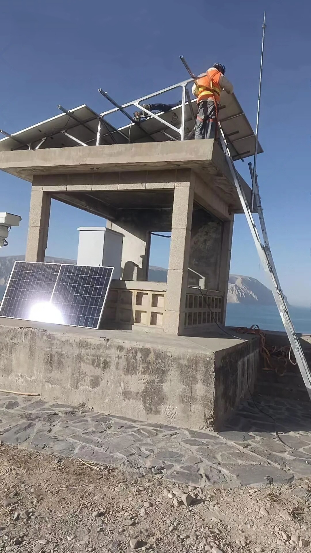 Off-Grid Solar Power System for Dual-Spectrum PTZ Surveillance Infrastructure in Qinghai